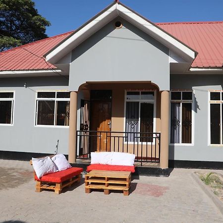 Pearl Lulu Modern Bnb Homestay Dar es Salaam Exteriör bild