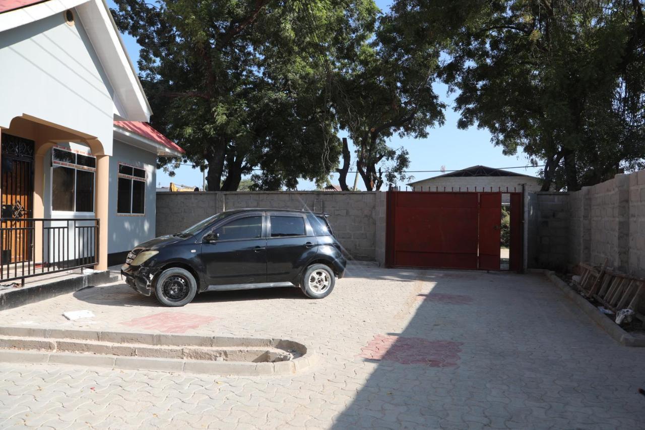 Pearl Lulu Modern Bnb Homestay Dar es Salaam Exteriör bild